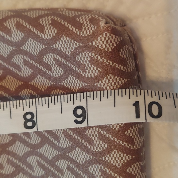 :Nine West Crossbody Bag, Neutral Colors, Like New!I have 2 of these - Picture 9 of 9